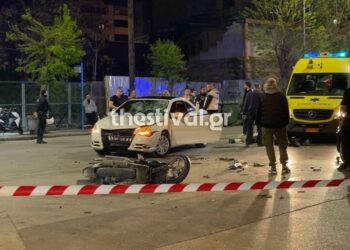 Τροχαίο με σφοδρή σύγκρουση Ι.Χ. με μοτοσικλέτα στη Γιαννιτσών – Ένας τραυματίας