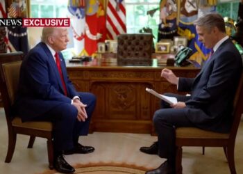 Ο Τραμπ διαπληκτίζεται με δημοσιογράφο του ABC σε μια… νευρική συνέντευξη