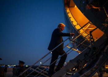 Φθίνει η αποδοχή Τραμπ στις ΗΠΑ