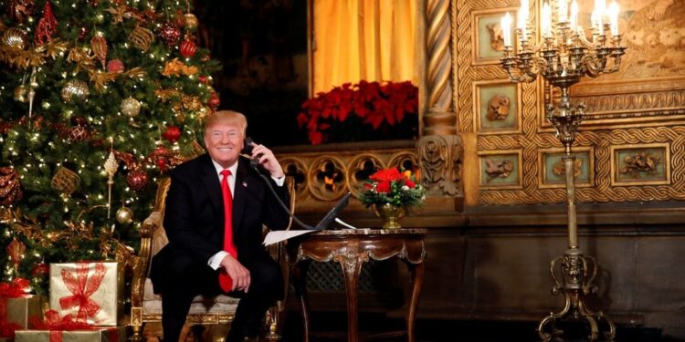 Εμπορικός πόλεμος: Πώς ο Τραμπ «ακύρωσε» τα Χριστούγεννα με τους δασμούς 104% στην Κίνα