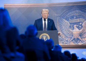 Ο Ντόναλντ Τραμπ διαμηνύει πως καμιά χώρα δεν θα τη «γλιτώσει»