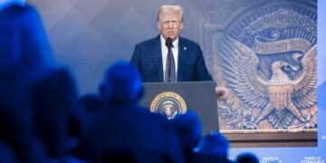 Ο Ντόναλντ Τραμπ διαμηνύει πως καμιά χώρα δεν θα τη «γλιτώσει»