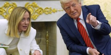 Μελόνι- Τραμπ: Του «άνοιξε την πόρτα» της Ευρώπης και τον φέρνει στην Ρώμη για συνομιλίες