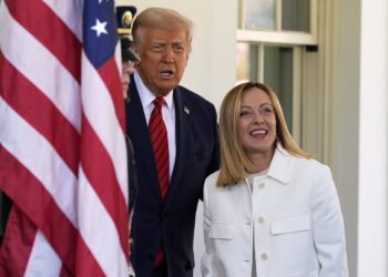 Τραμπ: Δηλώνει βέβαιος ότι θα υπογράψει εμπορικές συμφωνίες με την Κίνα και την ΕΕ