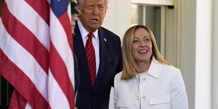 Τραμπ: Δηλώνει βέβαιος ότι θα υπογράψει εμπορικές συμφωνίες με την Κίνα και την ΕΕ