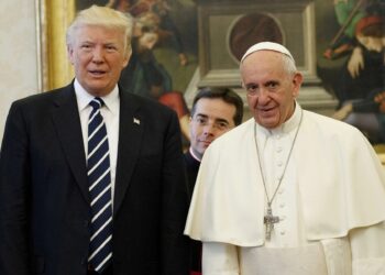 Ο Ντόναλντ Τραμπ αποχαιρετά τον Πάπα Φραγκίσκο