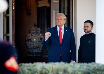 Λευκός Οίκος και Κίεβο «πετάνε το μπαλάκι» στη Μόσχα για την κατάπαυση πυρός