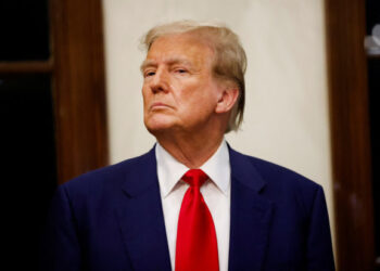 Μετωπική Τραμπ με Πεκίνο: «Μετακινήστε τις εταιρείες σας στις ΗΠΑ»