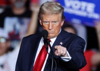 Τραμπ: «Λευτεριά στην Λεπέν» – Ο Αμερικανός Πρόεδρος καταγγέλλει την απόφαση εναντίον της ως «κυνήγι μαγισσών»