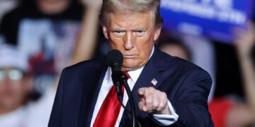 Τραμπ: «Λευτεριά στην Λεπέν» – Ο Αμερικανός Πρόεδρος καταγγέλλει την απόφαση εναντίον της ως «κυνήγι μαγισσών»