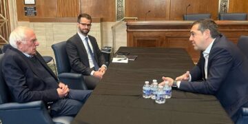 Συνάντηση Τσίπρα με τον Μπέρνι Σάντερς – «Μιλήσαμε για τη δημοκρατία και τη δικαιοσύνη»