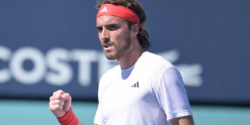 Madrid Open: Στον τρίτο γύρο με ανατροπή ο Τσιτσιπάς – Δεν κατάλαβε ότι κέρδισε και κάθισε στην καρέκλα του