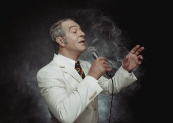 «Τα πήρες όλα κι έφυγες – Η ζωή του Στράτου Διονυσίου»: 11 ακόμα παραστάσεις μετά το Πάσχα