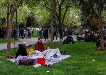 Σεισμός στην Τουρκία: Δύσκολη νύχτα για τους κατοίκους της Κωνσταντινούπολης