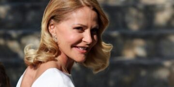 Έβαψαν τα πασχαλινά αυγά με τον μικρό Παναγιώτη- Αντώνιο