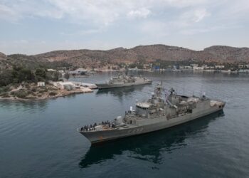 Κανένα πρόστιμο για τη φρεγάτα «ΥΔΡΑ» στην διώρυγα του Σουέζ