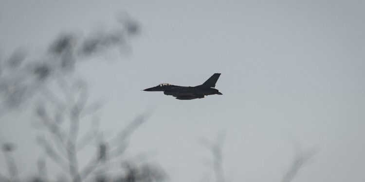 Οι Ρώσοι ισχυρίζονται ότι κατέρριψαν ουκρανικό F-16