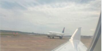 Παρ’ ολίγον τραγωδία στις ΗΠΑ: Αεροσκάφη συγκρούστηκαν στο αεροδρόμιο της Ουάσινγκτον