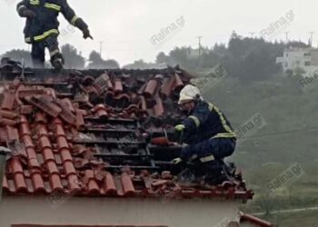 Φωτιά από κεραυνό σε σπίτι στον Βαρνάβα