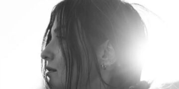 Μάγδα Βαρούχα και Pink Noisy έδωσαν νέα πνοή στο διαχρονικό τραγούδι «Μεσοπέλαγα αρμενίζω»