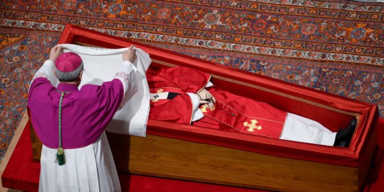 LIVE η κηδεία του Πάπα Φραγκίσκου: Λεπτό προς λεπτό όσα συμβαίνουν