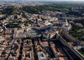 Βασιλείς και «καταφρονεμένοι» στη Ρώμη για το τελευταίο αντίο στον Πάπα Φραγκίσκο