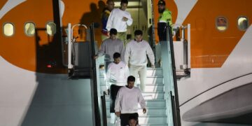 Το Ανώτατο Δικαστήριο αναστέλλει τις απελάσεις μεταναστών από την Βενεζουέλα