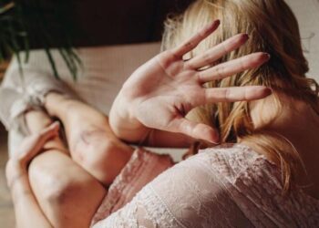 Εφιαλτικές στιγμές για 30χρονη στο Πελόπιο – Την άρπαξε από τον λαιμό και την απείλησε ο αδελφός της