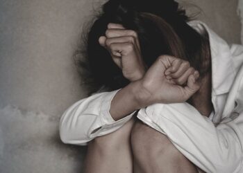 Μητέρα κατήγγειλε ασέλγεια σε βάρος της ανήλικης κόρης της από 20χρονο 