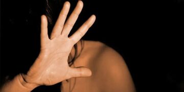 39χρονος απείλησε την πρώην σύντροφό του και τον ανήλικο γιο τους