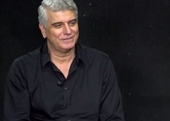 Επιστρέφει σε νέα σειρά μυθοπλασίας