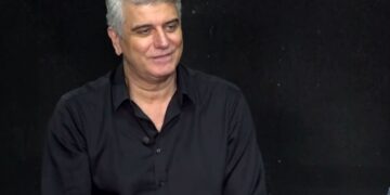 Επιστρέφει σε νέα σειρά μυθοπλασίας