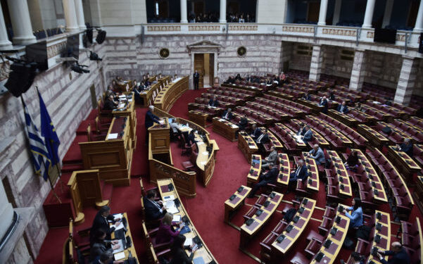 Υπερψηφίστηκε από τη ΝΔ το νομοσχέδιο για τα στρατιωτικά νοσοκομεία