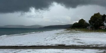 Έντονη χαλαζόπτωση «έντυσε» στα λευκά το Γύθειο