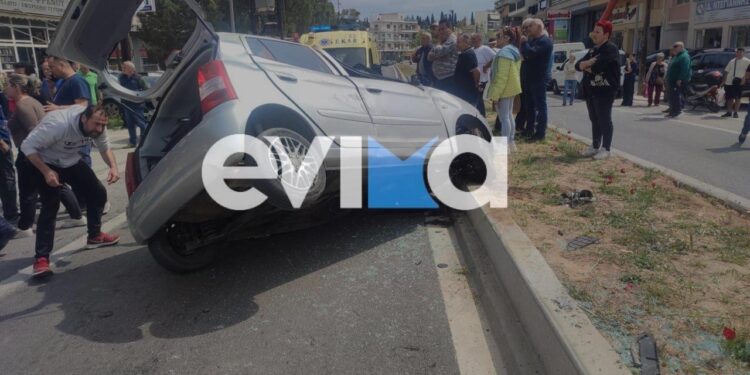 Σοβαρό τροχαίο στην Χαλκίδα – Στο νοσοκομείο μητέρα και το παιδί της