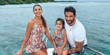 Στο νοσοκομείο η τραγουδίστρια – Η ανάρτηση με τον ορό και το μήνυμά της για τη μικρή Μελίτα