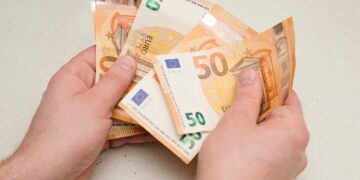 Επτά σημεία SOS για αναδρομικά μισθών