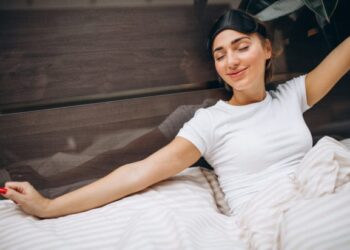 Τα 6 μικρά πράγματα που κάνουν καθημερινά ειδικοί για να κοιμούνται καλά