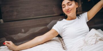 Τα 6 μικρά πράγματα που κάνουν καθημερινά ειδικοί για να κοιμούνται καλά