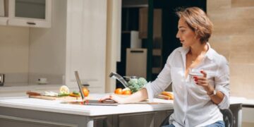 Ειδικός αποκαλύπτει ότι 1 συνήθεια τις Κυριακές μπορεί να «σας βοηθήσει να κοιμάστε καλύτερα όλη την εβδομάδα»