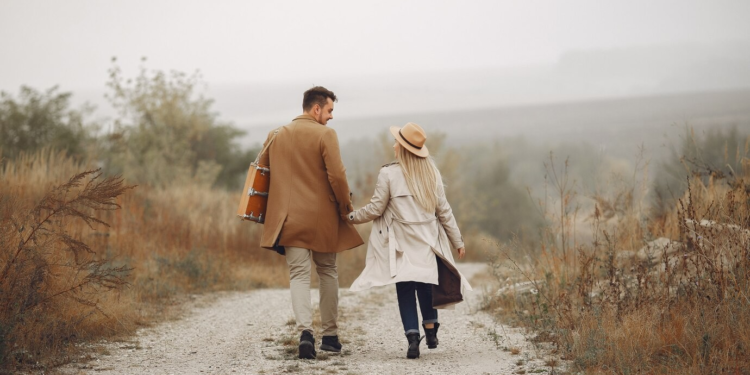 Τα 8 σκληρά σημάδια που μαρτυρούν ότι ένας άνδρας είναι μαζί σας μόνο επειδή νιώθει μοναξιά