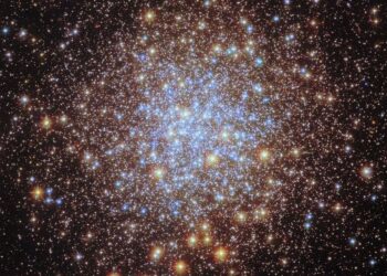 Ένα εκπληκτικό «μελίσσι» άστρων το δώρο του Hubble για τα γενέθλια του (βίντεο)