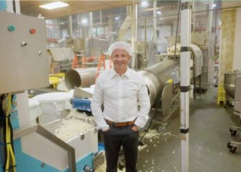 52χρονος παράτησε τη δουλειά του, αγόρασε μια καταρρέουσα εταιρεία για 250.000 δολάρια. Και μόλις την πούλησε για 750 εκατ. δολάρια