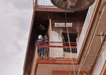 Συναγερμός στην Πυροσβεστική για φωτιά σε διαμέρισμα