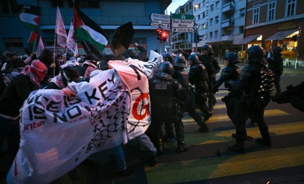 Μικρής διάρκειας επεισόδια στη Βασιλεία μεταξύ αστυνομικών και φιλοπαλαιστινίων διαδηλωτών