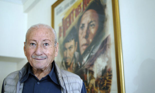 Πέθανε ο βραβευμένος σκηνοθέτης Μοχάμεντ Λάχνταρ Χαμίνα