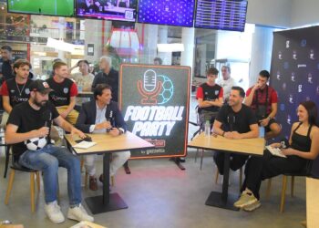 Χάρης Κοπιτσής και Γιώργος Λιβάνης στο pre-game show του Πάμε Στοίχημα Football Party by Gazzetta – O Χρήστος Κωστής, το σεντόνι, ο Βασίλης Τσιάρτας και το ζεϊμπέκικο