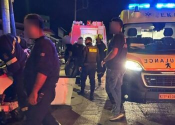 Σοβαρό τροχαίο στην Αρτέμιδα: Σύγκρουση οχημάτων στην Λεωφόρο Καραμανλή