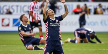 Πρωταθλήτρια η Αϊντχόφεν σε δραματικό φινάλε