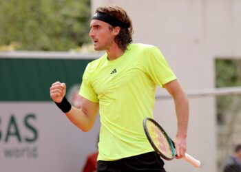 Στον 2ο γύρο του Roland Garros ο Τσιτσιπάς
